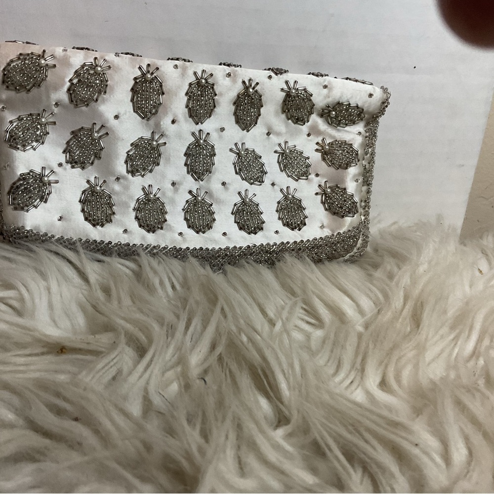 Elegant Vintage Silver & white beaded beetle Clutch - Picture 8 of 11